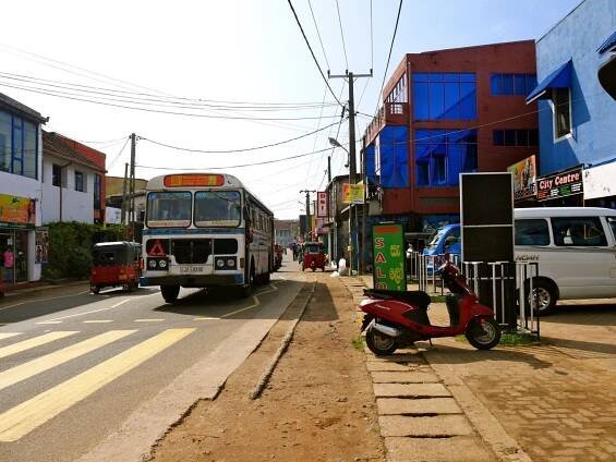 SriLanka Hikkaduwa Bus