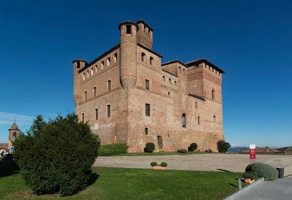 Marcarino Arredamenti • Grinzane Cavour Castle