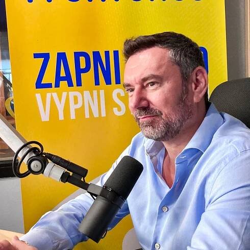 Emanuele Ridi: Podnikání v Itálii je složitější než v Česku. Byrokracie vládne, je to tam dvakrát horší | Host Frekvence