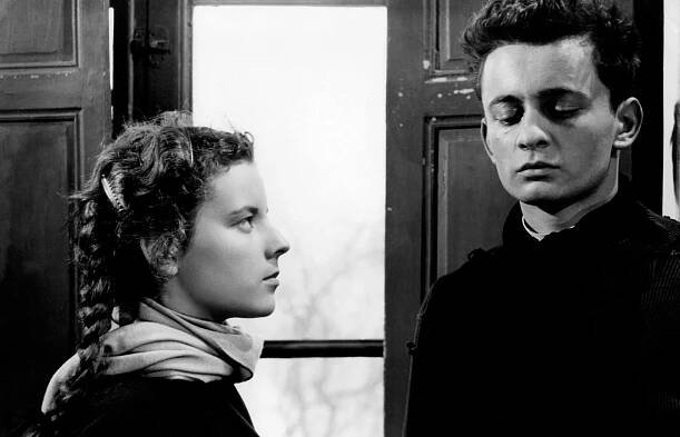 DIARY OF A COUNTRY PRIEST, (aka JOURNAL D'UN CURE DE CAMPAGNE), from left: Nicole Ladmiral, Claude Laydu, 1961