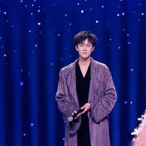 Li Yun Rui in Julien Fournié Haute Couture