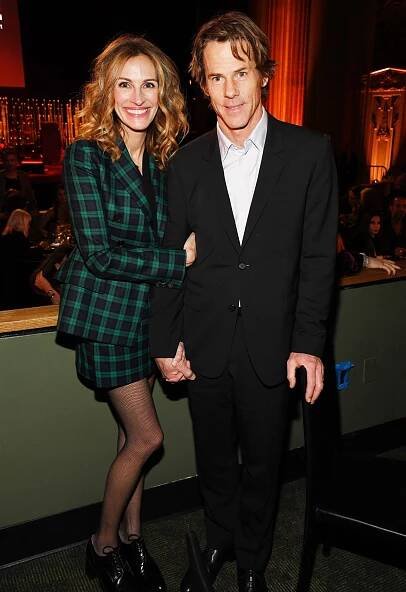 Julia Roberts Posts Steamy Pic With Husband Danny Moder For Their Anniversary
