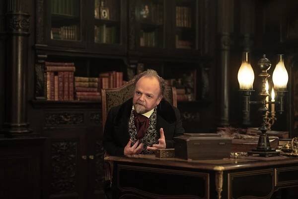 Bledé modré oko - Z filmu - Toby Jones