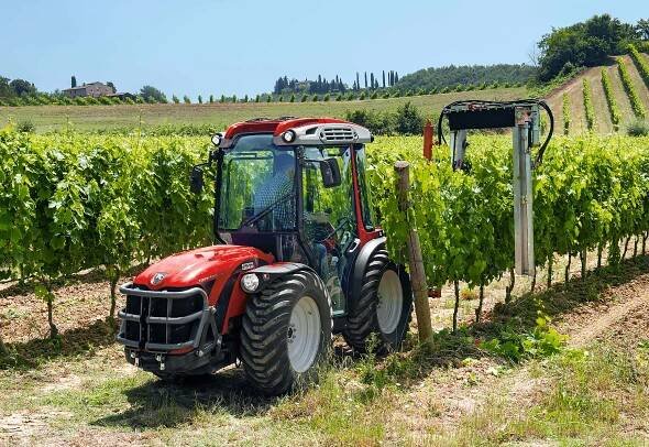 Italské viniční traktory Antonio Carraro| PEMAG