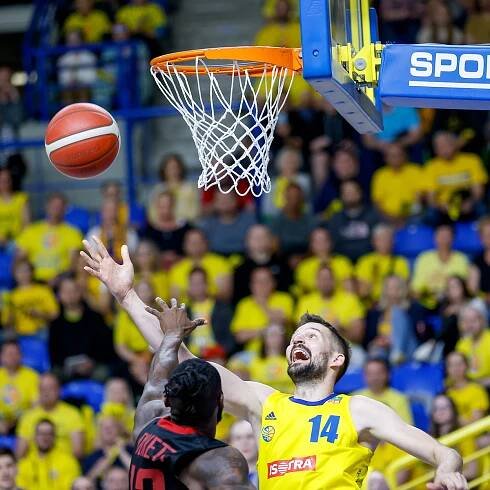 Opava opět šokovala Nymburk, před plnou halou urvala druhou výhru
