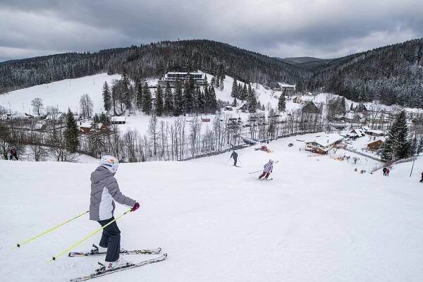 Ski areál Razula láká o víkendu na dětský lyžařský závod, očekává se sněžení