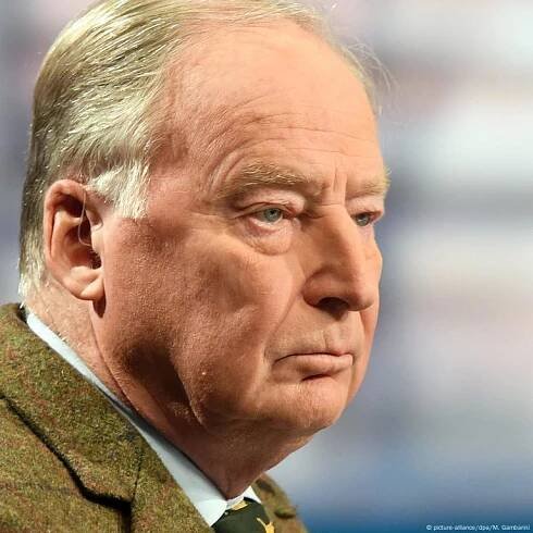 AfD head could face legal action over 'bird shit' remark