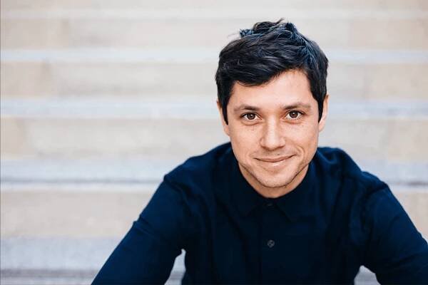 Raviv Ullman (1).png