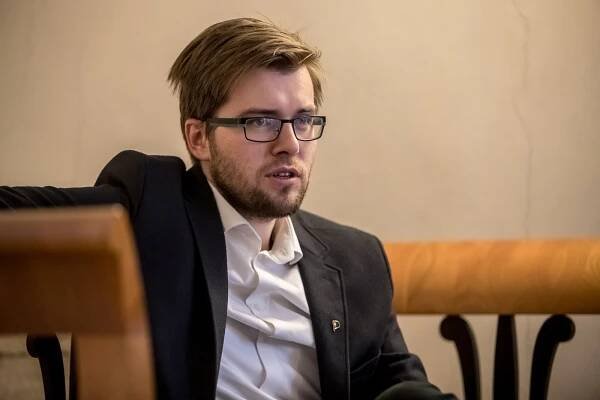 Duel Deníku: Mají advokáti poskytovat data o obchodování?