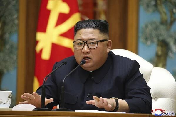 KĽDR o Kim Čong-unovom zdraví mlčí. Čo by sa stalo, ak by bol neschopný vládnuť?
