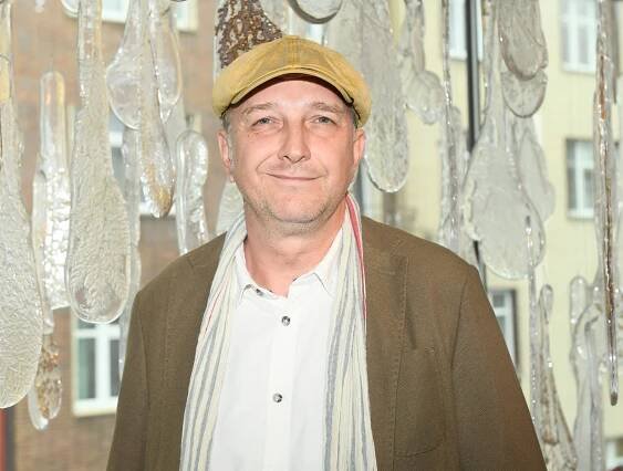 Herec, který dal nový hlas pražské městské dopravě, bývalá playmate s kočovným životem a pedagožka hledající odpověď