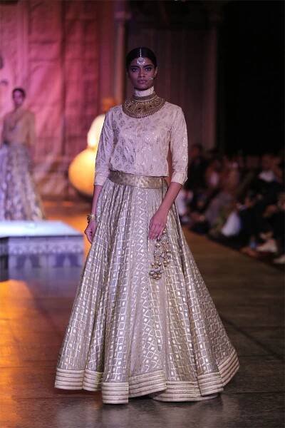 KAMANGIRI By Reynu Taandon @ FDCI India Couture Week 2016 (8)