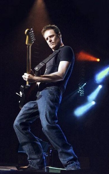 Do Česka zavítá zpěvák Bryan Adams