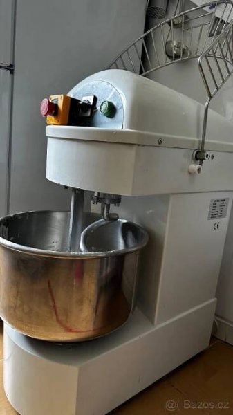 Hnětač těsta gastro a pizza pec
