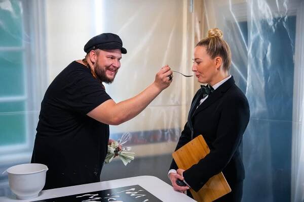 Suurmestari - Z filmu - Mikko Penttilä, Pilvi Hämäläinen