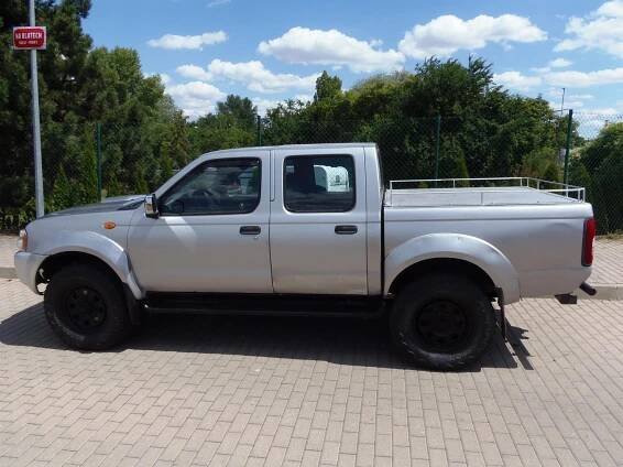 Nissan Navara 2.5 TD 4x4 nová STK tažné 3t