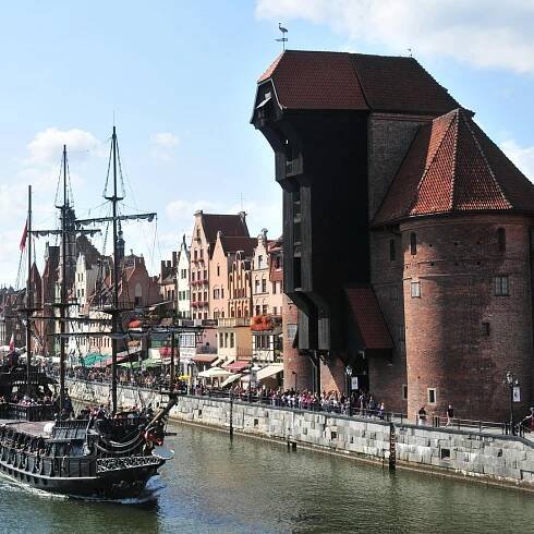 Gdaňsk: 20:30 Večerní plavba s živou hudbou na lodi Black Pearl | GetYourGuide