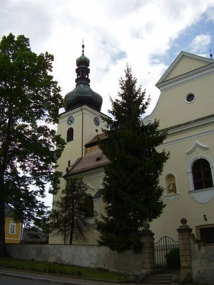 Soubor:Buchlovice-kostel.jpg – Wikipedie