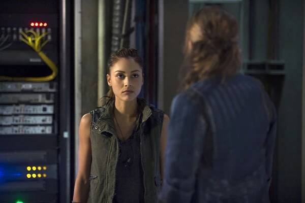 Prvních 100 - Earth Skills - Z filmu - Lindsey Morgan