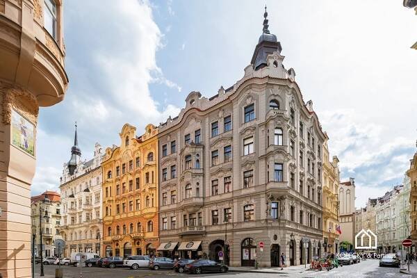 Luxus na špičkové adrese: neobarokní Loft ve Starém Městě - Realitní kancelář
