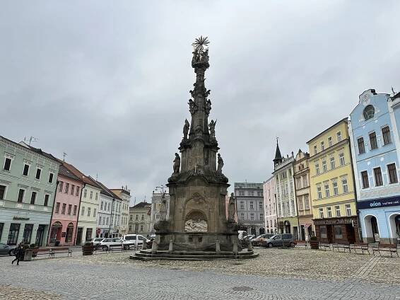 Morový sloup na náměstí Míru prochází průzkumem. Město se bojí o jeho stav