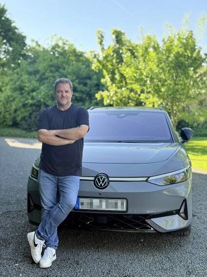 Hundeprofi Martin Rütter wird Volkswagen- Markenbotschafter – und fährt elektrisch