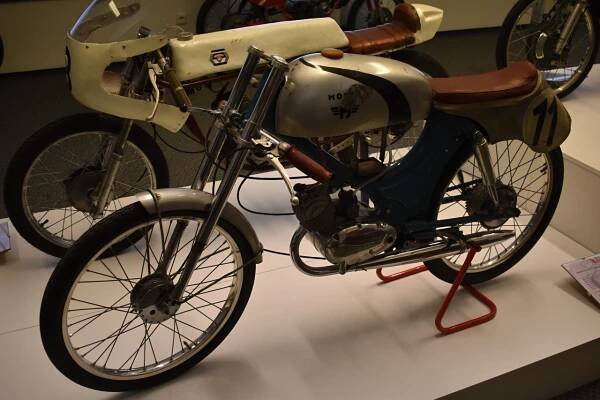Závodní moped i české stroje pro závody mistrovství světa: Muzeum v Hořicích zve