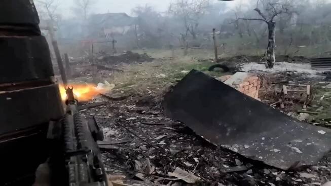Záběry surové přestřelky u Bachmutu. Výkon ukrajinského velitele ocenili i Rusové