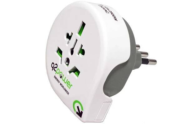 Univerzální cestovní adaptér 230V -> IT