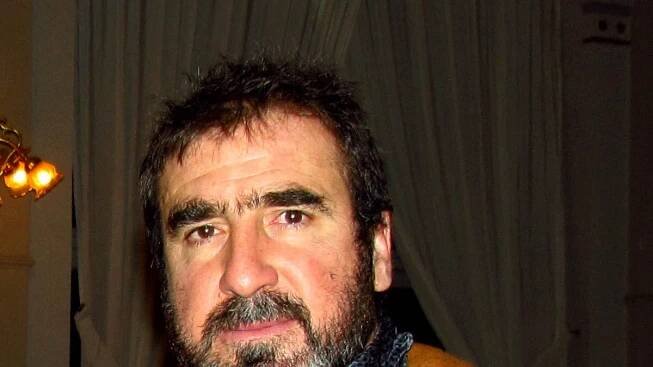 Pamatujete? Před 30 lety sejmul Eric Cantona fanouška kung-fu kopancem - Ruik.cz