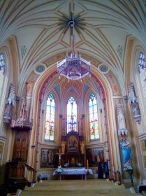 Soubor:Presbytář kostela a pohled na oltář.jpg – Wikipedie