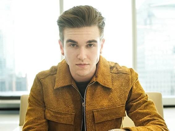 He Vapes, He Croons, He’s Daniel Day-Lewis’ Son: Gabriel-Kane is Back