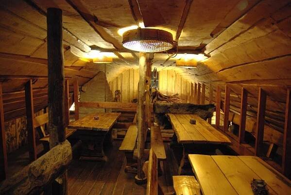 Tavern 2nd floor for 16 people