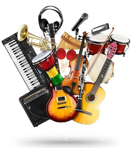 Hromádka koláže různých hudebních nástrojů. Elektrická kytara housle klavír klávesnice bongo bicí Tamburin harmonika trubka. Brass perkuse studio hudební koncept izolované na bílém pozadí — Stock obrázek