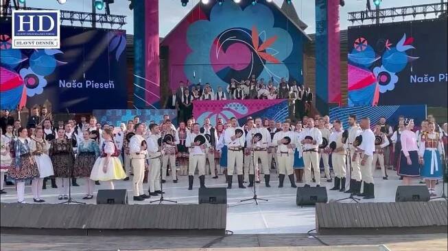 Celý amfiteáter stíchol: Na Východnej zborovo zaspievali slovenskú hymnu. Zábery, ktoré dojmú