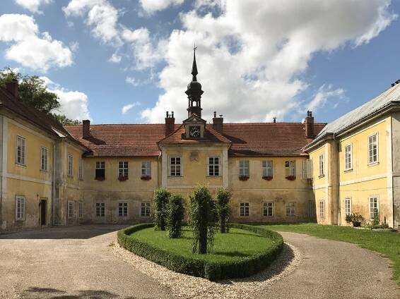 Zámek - Vokšice (nepřístupný)