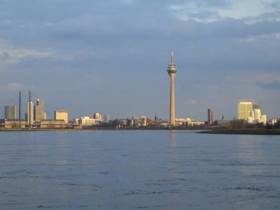 Soubor:Düsseldorf skyline.jpg