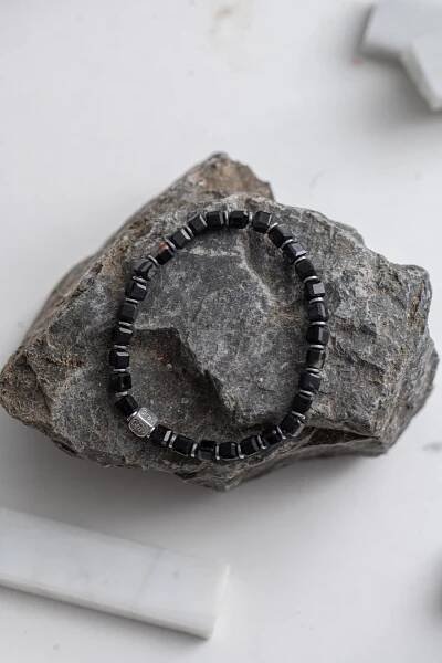 Náramek s minerálem onyxu