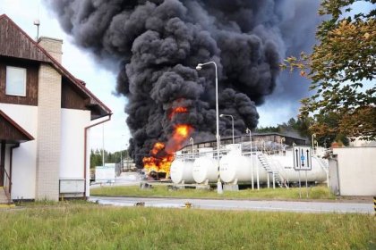 Děsivý výbuch rozmetal předloni státní sklady benzinu. Nyní po něm nejsou ani památky