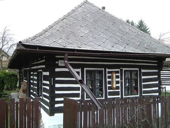 Soubor:Dom-Mosovce.jpg – Wikipedie