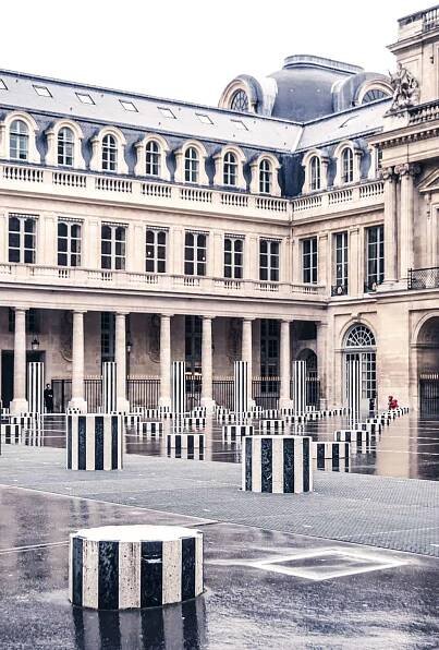 COLONNES DE BUREN & PALAIS ROYAL: GREEN SPACE IN THE HEART OF PARIS