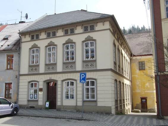 Měšťanský dům, nám. Karla IV. 238 - Nejdek (1).jpg