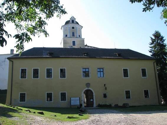 Procházka kolem vysílače k malenovickému hradu