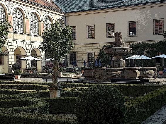 Zámecké nádvoří v Častolovicích