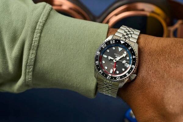 PÁNSKE HODINKY SEIKO 5 SPORTS SSK019K1 GMT AUTOMAT + BOX Odolnosť voči vode 100m = WR100