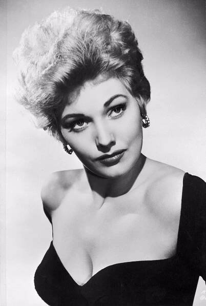 Kim Novak je Češka jako poleno. Slávu jí nahrálo to, že se narodila v Americe a má i americké občanství.