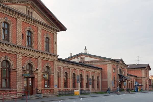 Výpravní budova železniční stanice