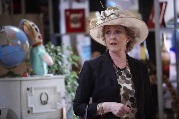 Miranda - Práce - Z filmu - Patricia Hodge