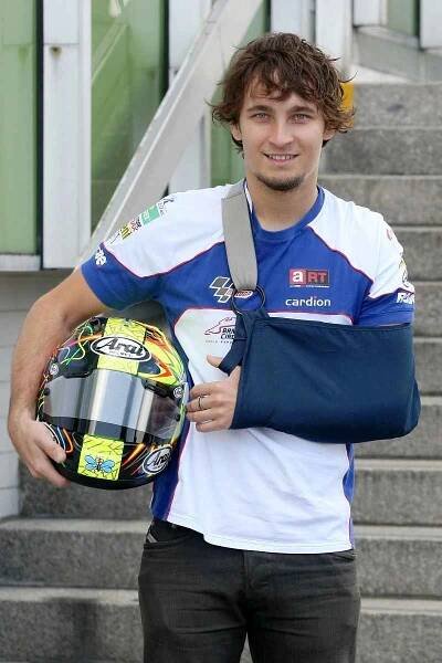 Průřez závodnickou kariérou brněnského motocyklového jezdce Karla Abrahama.