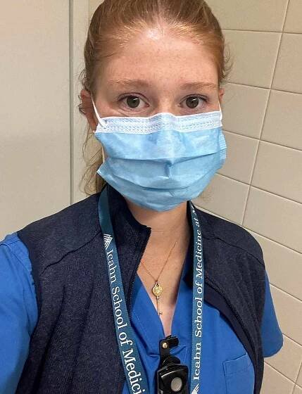 Jenn Gates Nassar in scrubs and a face mask